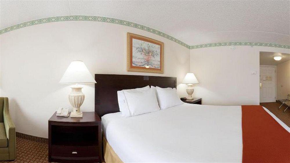 Holiday Inn Express Hotel & Suites Easton By Ihg Exterior photo